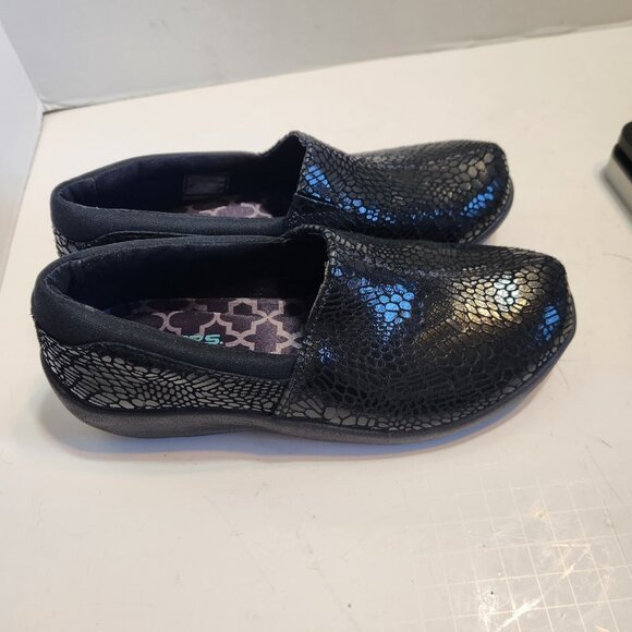 SKECHERS 49115 Women's Savor Black Faux Croc Relaxed Fit Memory Foam Shoes 7.5 - Picture 2 of 9